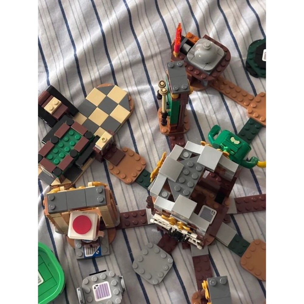 Lego Mario Set Bundle - Picture 7 of 9